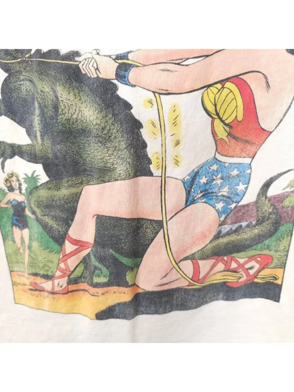 Wonder Woman T Shirt Womens Size XL White Dinosaur DC Comics Runaway Time Xpress - Picture 5 of 9